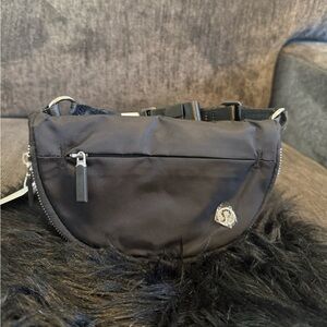 Black Lululemon All night Festival Bag 2L Micro